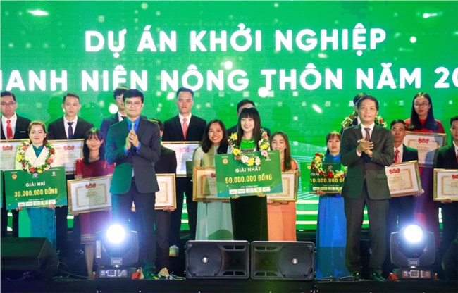 Trao giải thưởng Lương Định Của cho 32 gương thanh niên tiêu biểu (05/11/2022)